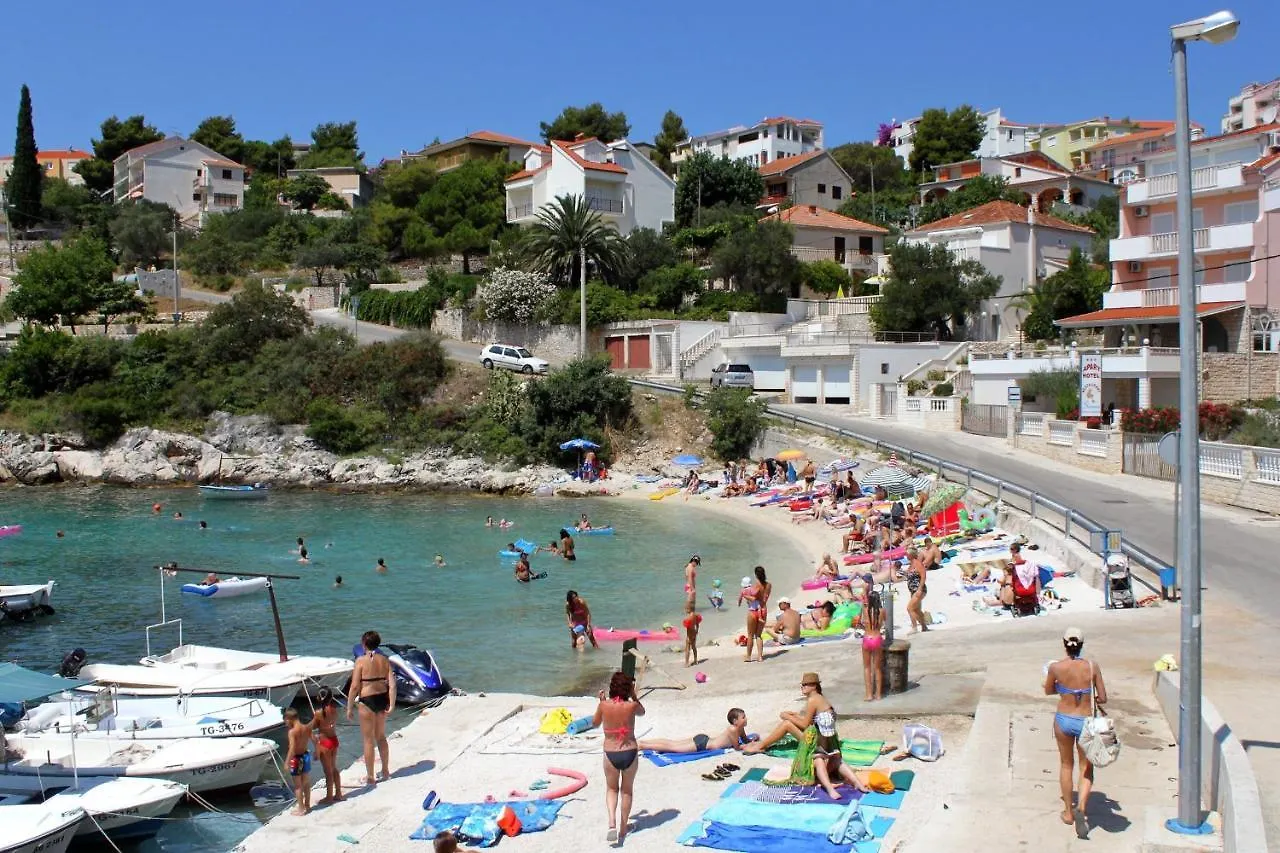 Family Friendly Apartments With A Swimming Pool Mavarstica, Ciovo - 18642 Trogir