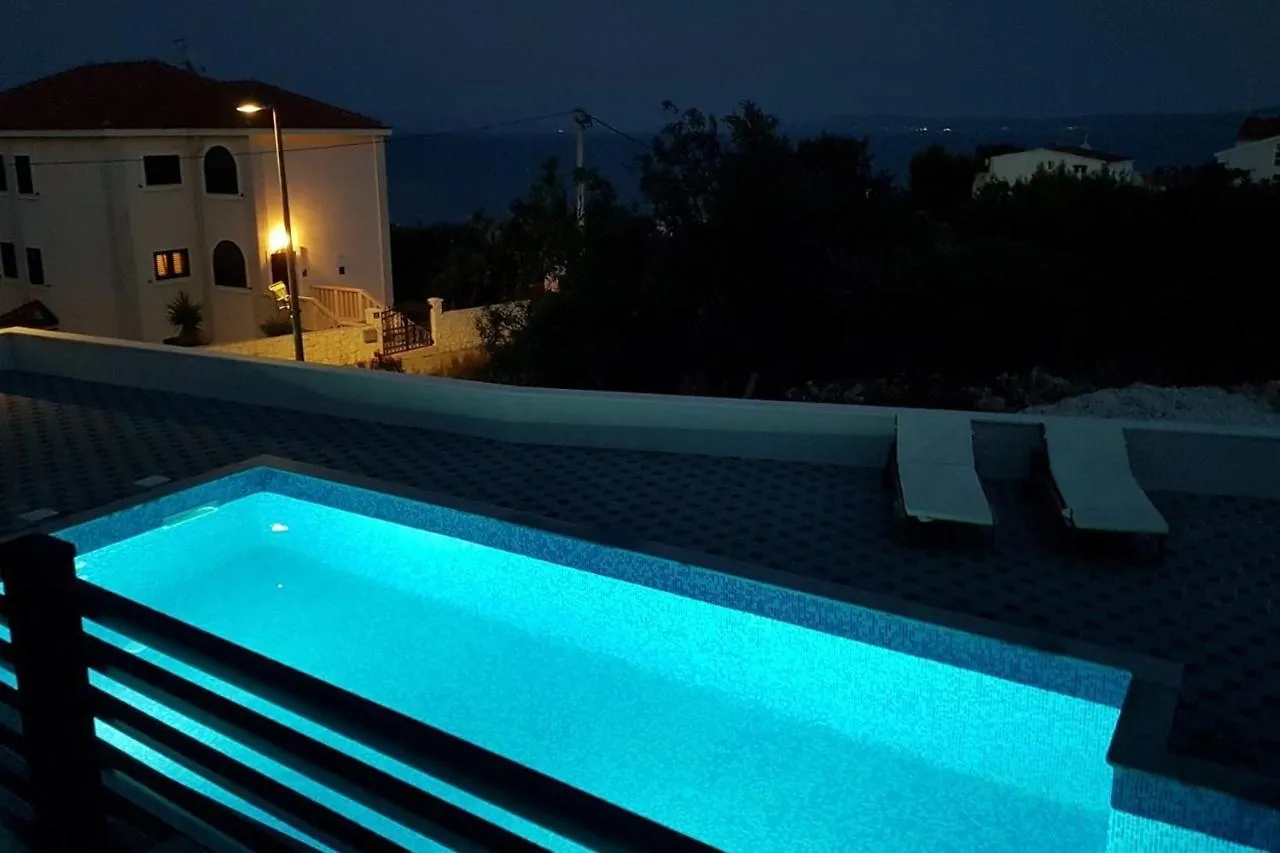 Family Friendly Apartments With A Swimming Pool Mavarstica, Ciovo - 18642 Trogir 0*,