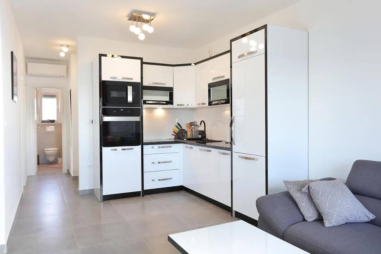 Family Friendly Apartments With A Swimming Pool Mavarstica, Ciovo - 18642 Trogir